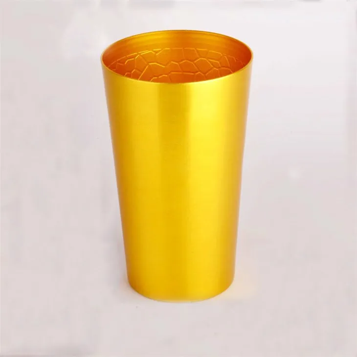 Pivné hliníkové poháre