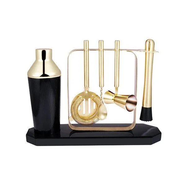 Zlatý kokteilový šejker